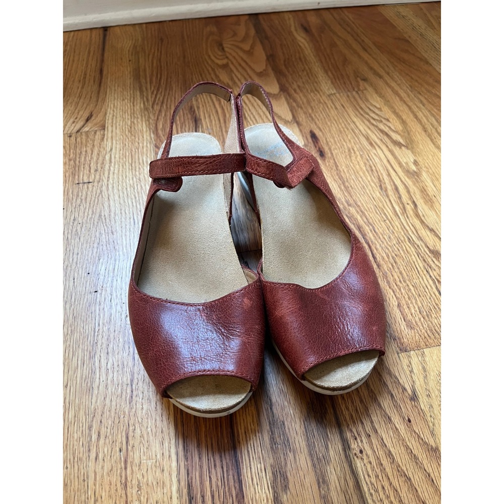Dansko Reece Rust Leather Wedge Sandals Peep Toe Ankle Strap Womens 40 - Picture 2 of 6